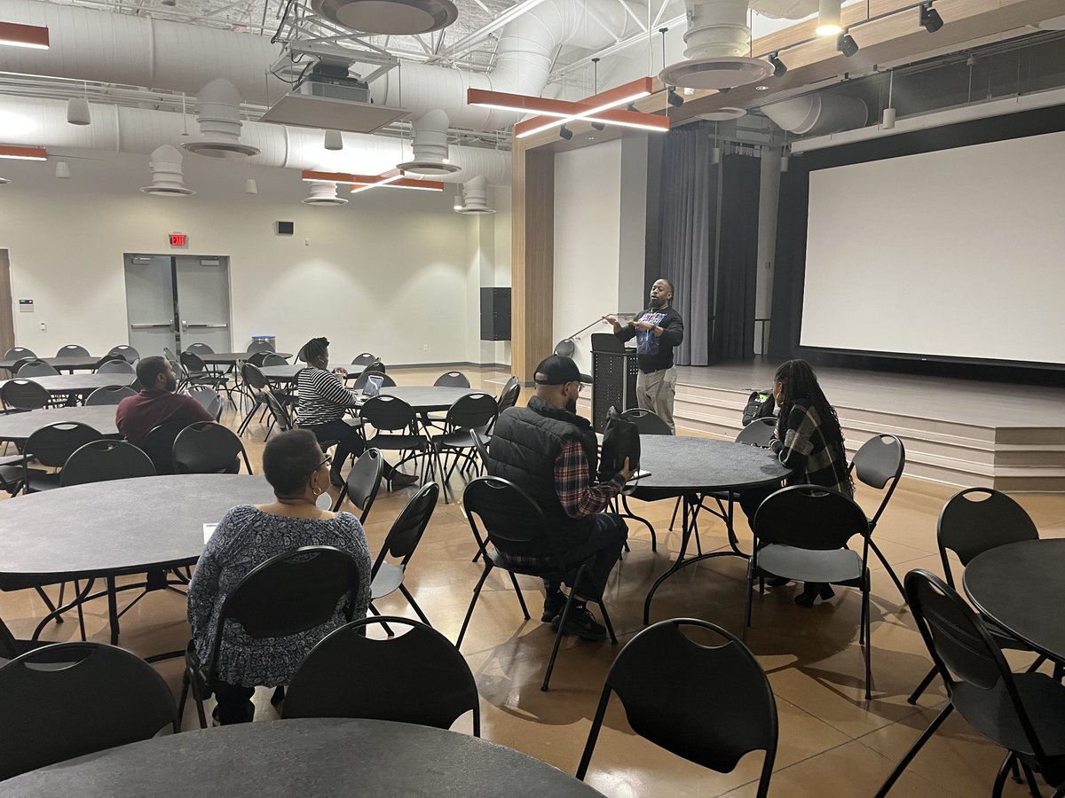 TwilaForHouston's tweet image. The At-Large 3 Team represented me at tonight’s Super Neighborhood 76 &amp;amp; 77 meeting, where residents and the Department of Neighborhoods came together for a productive conversation about community needs, upcoming plans, and priorities for 2026.

These meetings are an important way…