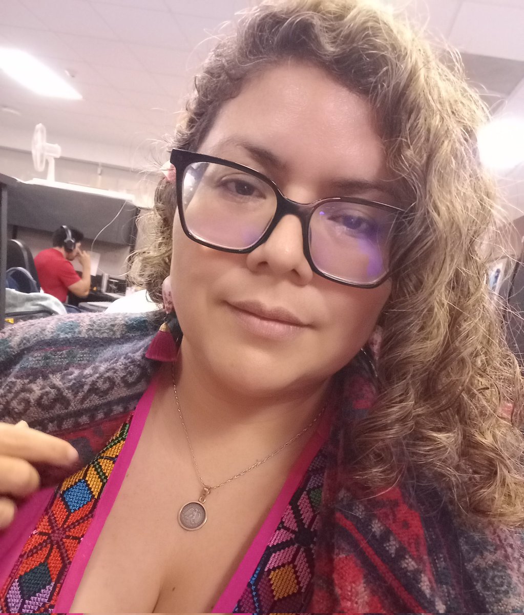 Este año dejé de reír un poco, pero no por tristeza, sino por coraje, ese coraje que me hizo defenderme ante tanta injusticia, violencia y falta de respeto. 
Dejé de reír un poco, pero también pude ver mi valentía, mi fortaleza. 💖