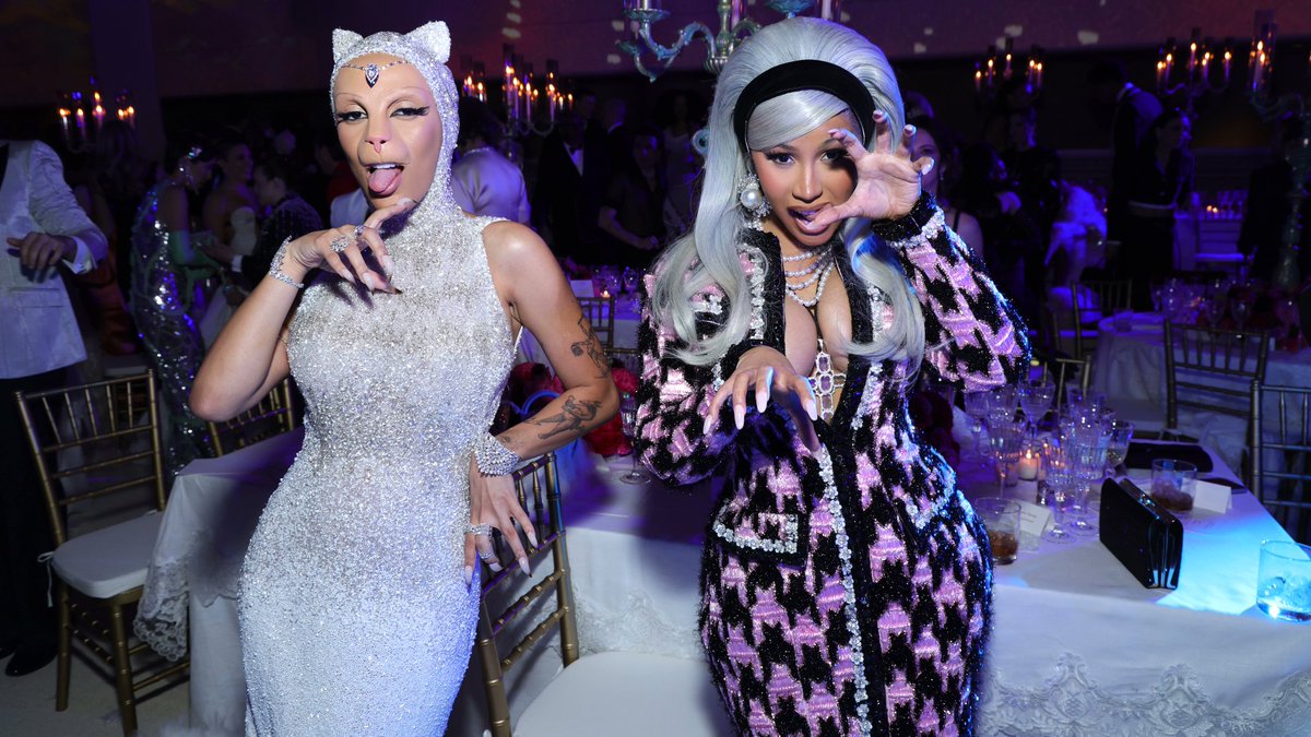 <a href="/BoujeeNCvnt/">💎</a> Doja just be minding her business,
leave her outta this 😩