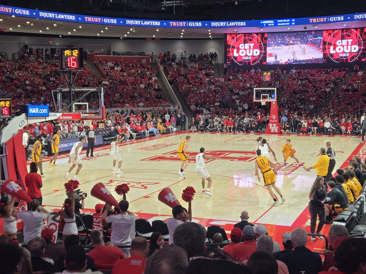 Happy to watch my alma mater <a href="/oaklandu/">Oakland University</a> #GoldenGrizzlies at <a href="/FertittaCenter/">Fertitta Center</a> to play <a href="/UHouston/">University of Houston</a>. Thanks <a href="/KampeOU/">Greg Kampe</a> for bringing the guys to town!