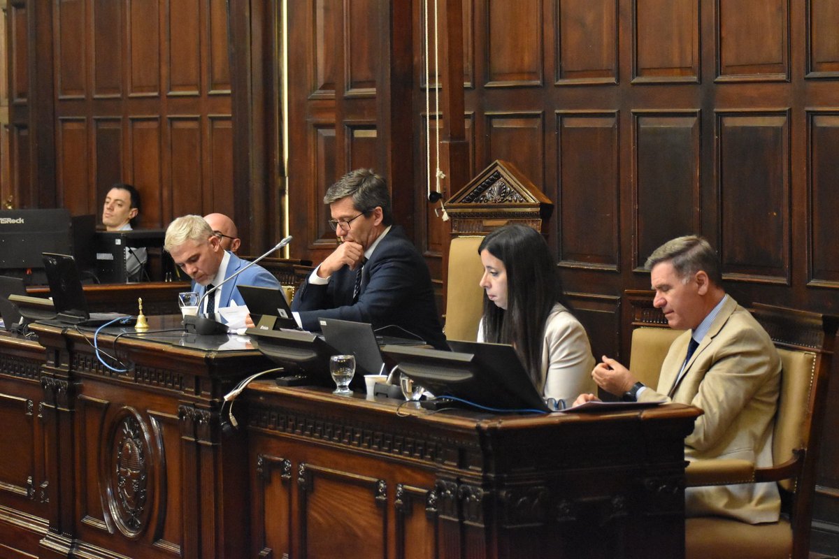 petilombardi's tweet image. Hoy aprobamos Avalúo, Impositiva y el Presupuesto 2026. Media sanción a estas tres leyes que fijan el rumbo de una provincia que desde hace años se propuso un camino de equilibrio fiscal, reducción de impuestos e inversión para el desarrollo.