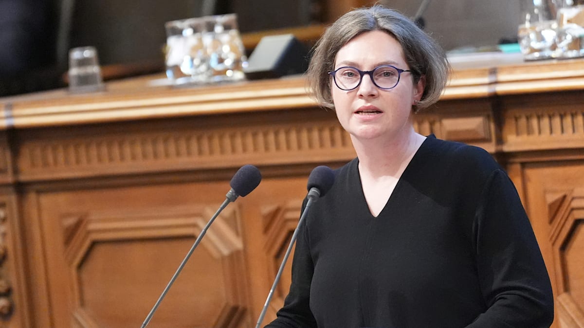 welt's tweet image. Grüne nach Brandanschlag – „Solidarität ist ein Gefühl – und das teilen wir nicht mit der AfD“ to.welt.de/847SYkM