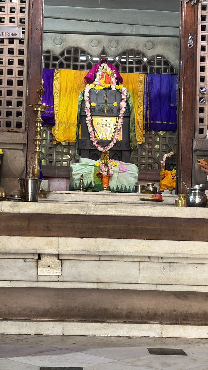 sanatan_kannada's tweet image. ರಾಯರಿದ್ದಾರೆ 🙏🏼

ಓಂ ಶ್ರೀ ಗುರು ರಾಘವೇಂದ್ರಾಯ ನಮಃ