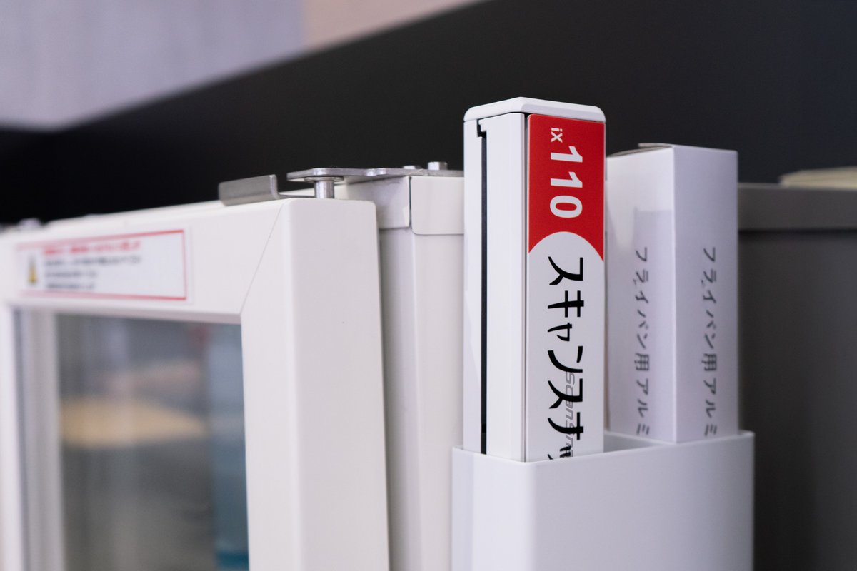 ScanSnapJP's tweet image. #ScanSnap 
デザインカバーのご紹介

&quot;ラップくらいのサイズ感&quot; と例えられることの多いスキャナー、ラップになっちゃいました😊
せきのさんラップデザイン♪

@sekino4koma