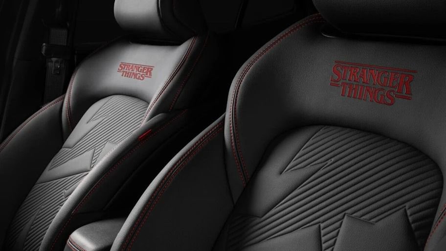 AutosyMas's tweet image. #FIAT inicia la preventa del Pulse Abarth edición &quot;Stranger Things&quot; en México, este hatch estará limitado a 111 unidades con un precio de $511,000, tendrá asientos con costuras rojas y el nombre de la serie, además de las flamas en los costados 
#News #LimitedEdition @Fiat_Mexico