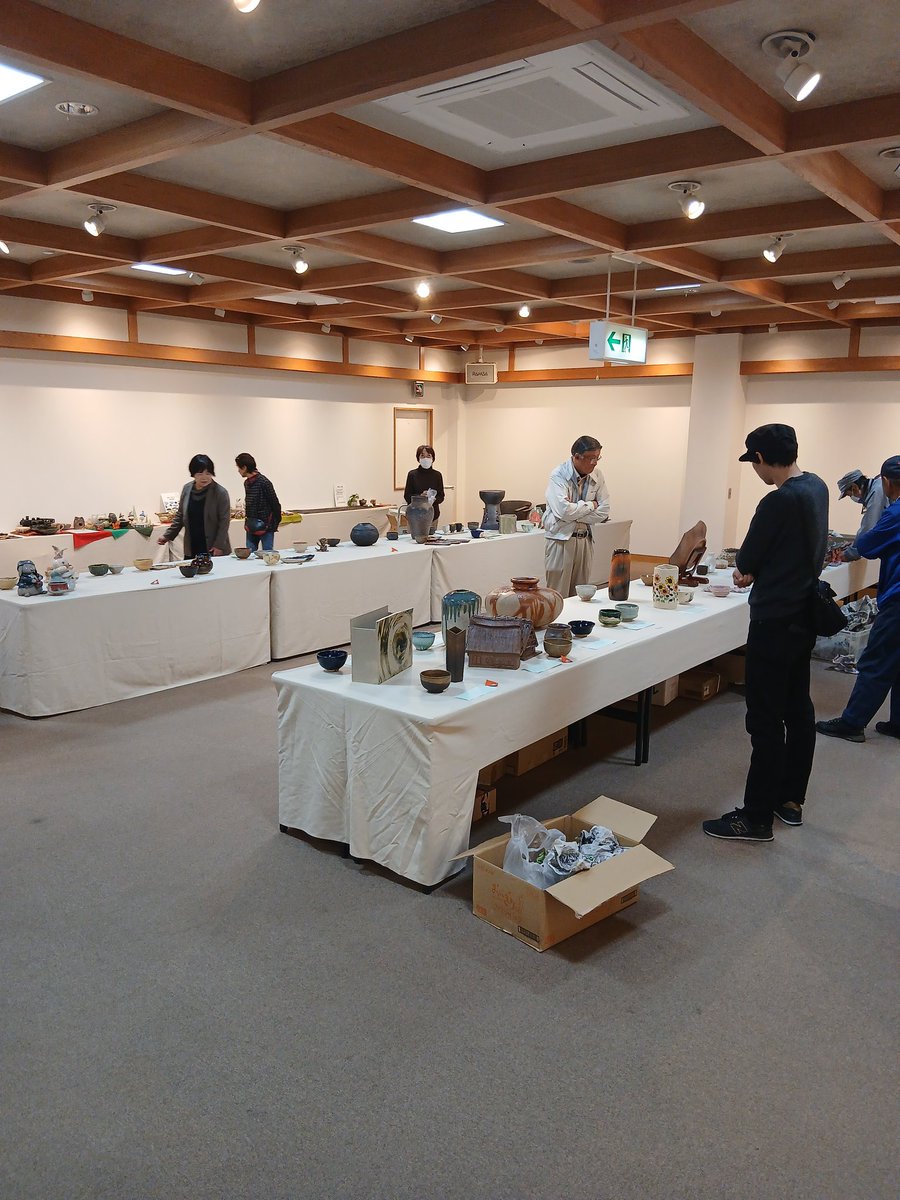 大分展示が出来てます。美作陶好会展