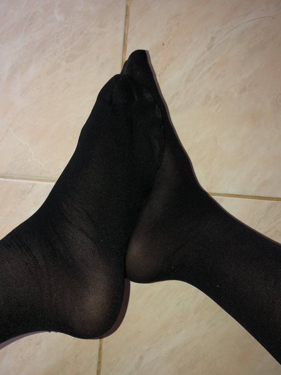 pitlookdoom's tweet image. มีใครว่าไม่สวย ถุงเท้าติดแอร์ใส่อย่างไงก็ดูดี
🏠🍊🧦s.shopee.co.th/2B64knZtnM