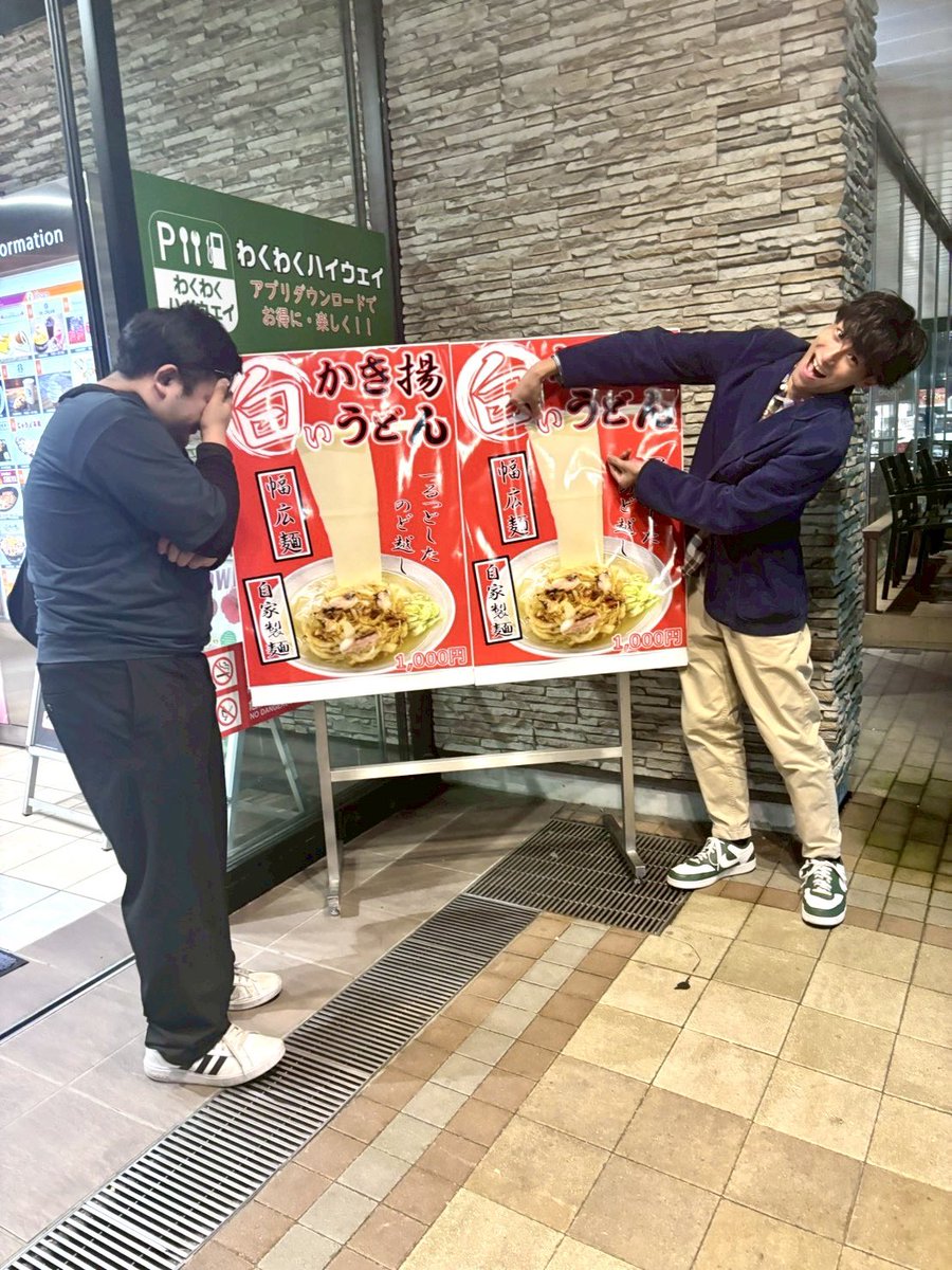 nashidai_chorus's tweet photo. 11/8、9に群馬県で行われたコロ・フェスタ2025in桐生に団員が出演しました🎵🐎
メインコンサートの他に街角コンサートや前夜祭にも参加して様々な人と交流し、沢山歌って喋って素敵な2日間になりました✨
ご飯は街に出て名物のひもかわうどんやソースカツ丼を食べ、魅力たっぷりな桐生を堪能しました🍽️︎︎💕︎

#インカレ #合唱 #合唱やろうぜ #大学合唱 #山梨大学合唱団 #梨大合唱団 #山梨大学 #山梨県立大学 #発声 #合唱人 #コロフェスタ #桐生