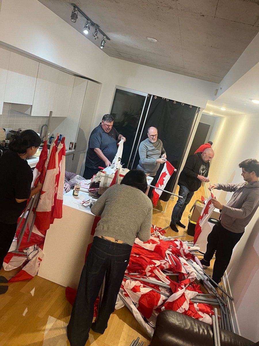 thevoyageurs's tweet image. Flag committee in full effect! #VoyageursFamily #CanMNT #AllezLesRouges ❤️🇨🇦⚽