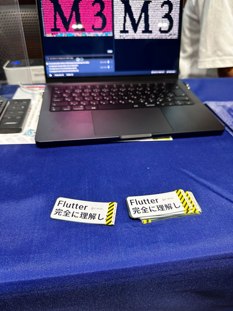 m3_engineering's tweet image. 本日は #FlutterKaigi ！！
「Flutter完全に理解した」ステッカーが残りわずかになってます！Room 101のエムスリーブースへ急げ！