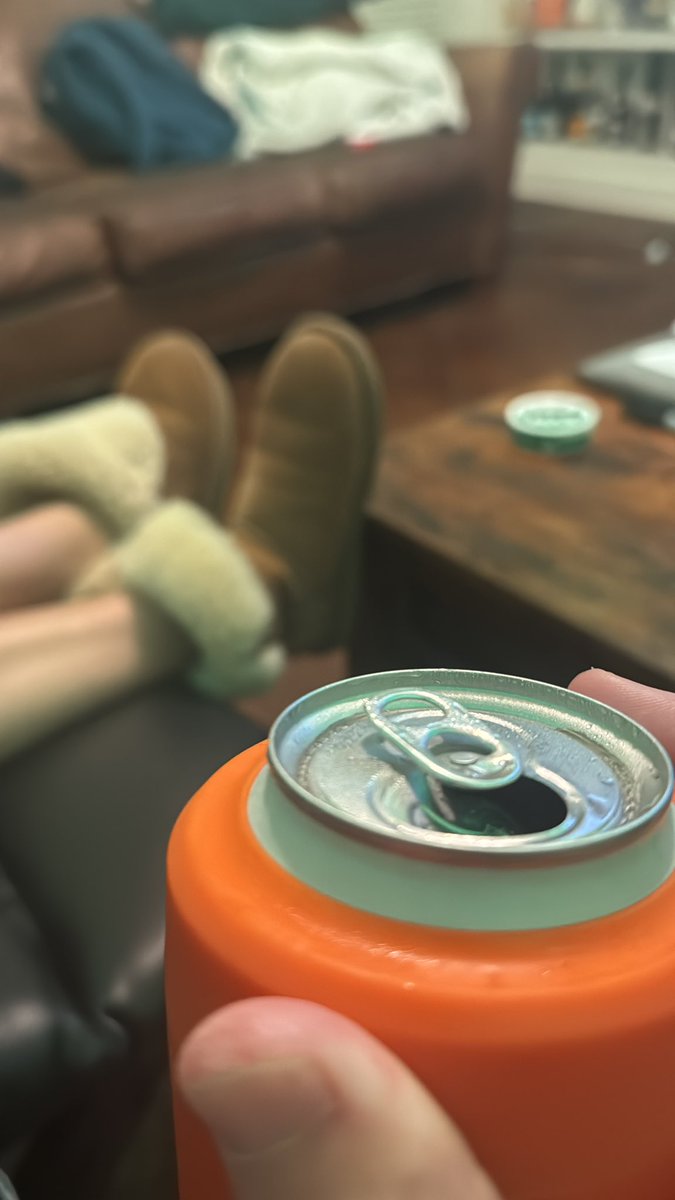 JeffLebbysGut's tweet image. I don’t understand the problem it’s half way to the weekend. #lank #petermillar