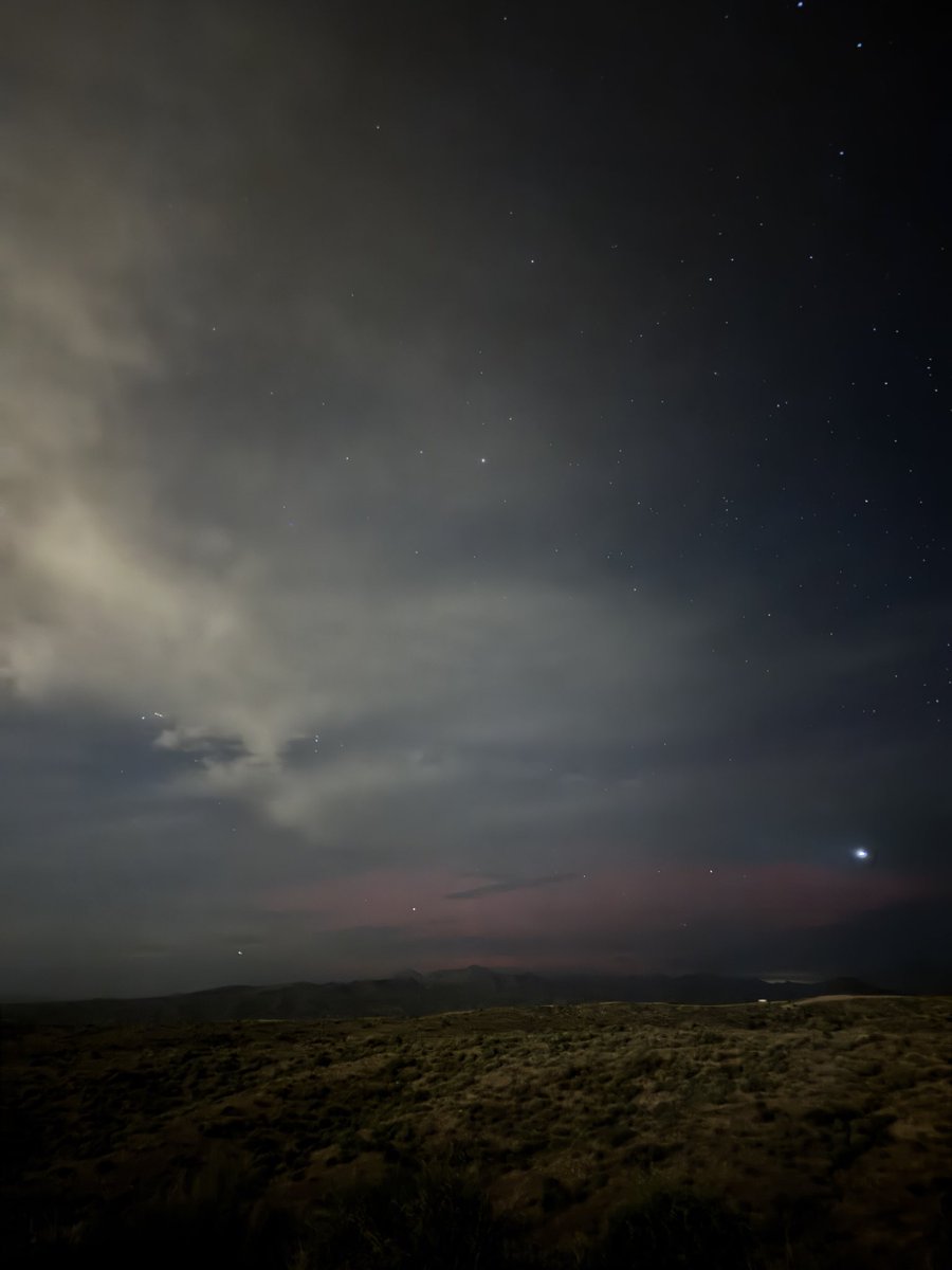 heyheyitsjesi's tweet photo. Round 2! Visible just outside Phoenix, AZ!
#aurora #northernlights #azwx https://t.co/quBemdN0tg