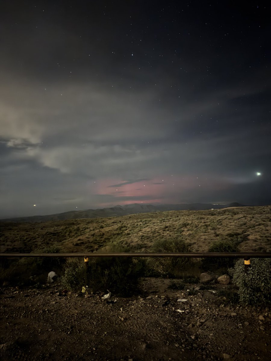 heyheyitsjesi's tweet photo. Round 2! Visible just outside Phoenix, AZ!
#aurora #northernlights #azwx https://t.co/quBemdN0tg