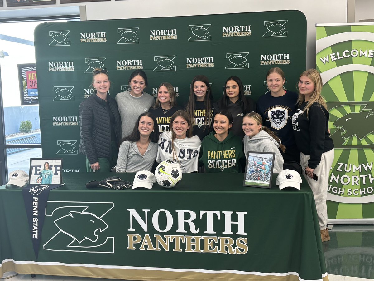 Lily Selvy tweet media