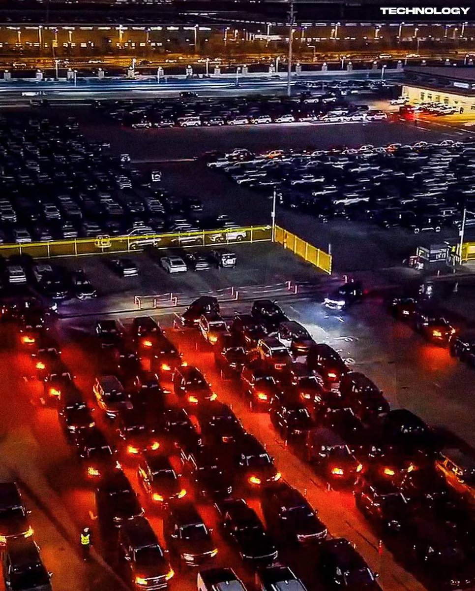 nucleusprime's tweet photo. The BYD factory in Zhengzhou, China, is becoming one of the world's largest automobile manufacturing sites, covering 22.5 km² and employing over 60,000 people, with an annual production capacity of up to 2 million vehicles. https://t.co/NMVo2DIHsz