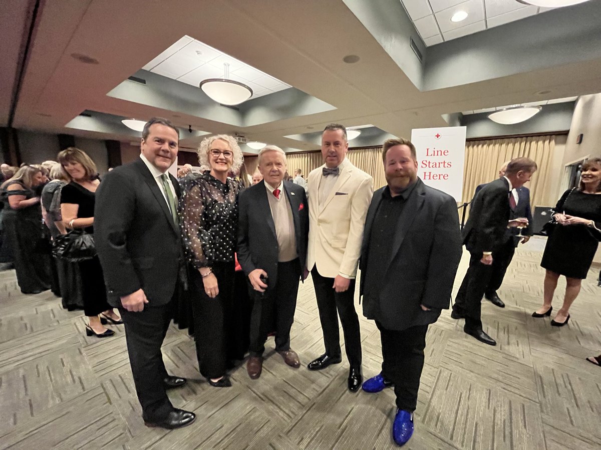 ScottMillerShow's tweet image. An incredible Evening of Stars with American Red Cross. This years star is American figure skater and Olympic gold medalist Scott Hamilton. #RedCross #EveningOfStars