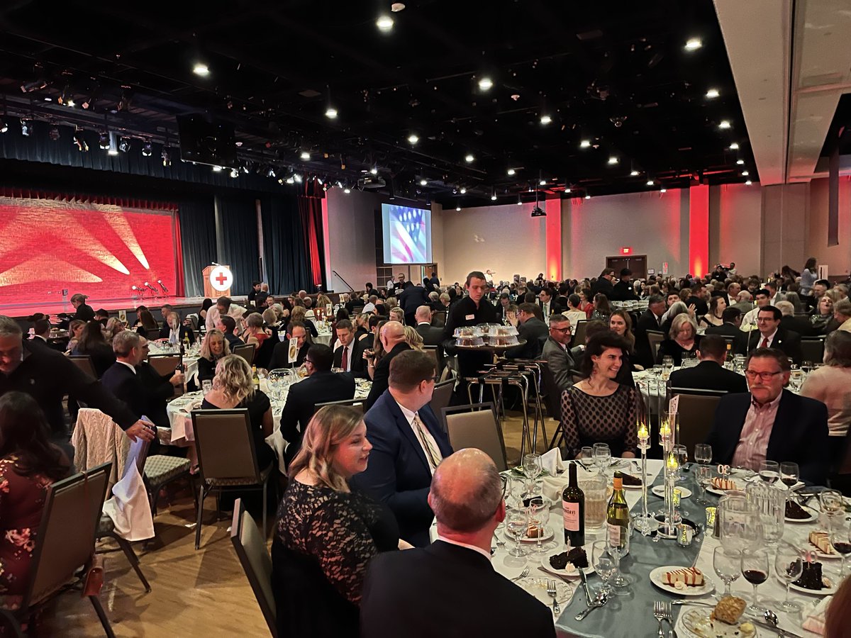 ScottMillerShow's tweet image. An incredible Evening of Stars with American Red Cross. This years star is American figure skater and Olympic gold medalist Scott Hamilton. #RedCross #EveningOfStars