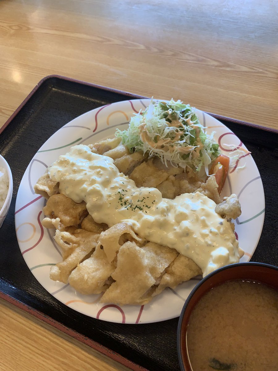 DjKumamoto's tweet photo. 沖縄最強食堂

チキン南蛮　

デカすぎる‼️‼️‼️ https://t.co/NgTNdWjERg