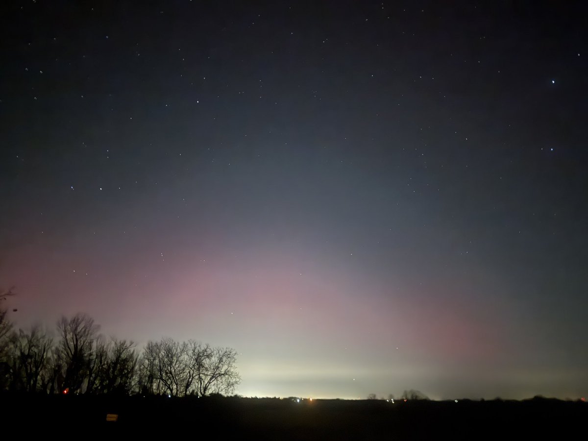 gray_november_'s tweet photo. Aurora showing up in Garrard Co again tonight! @Kentuckyweather https://t.co/niZXc3k5uO