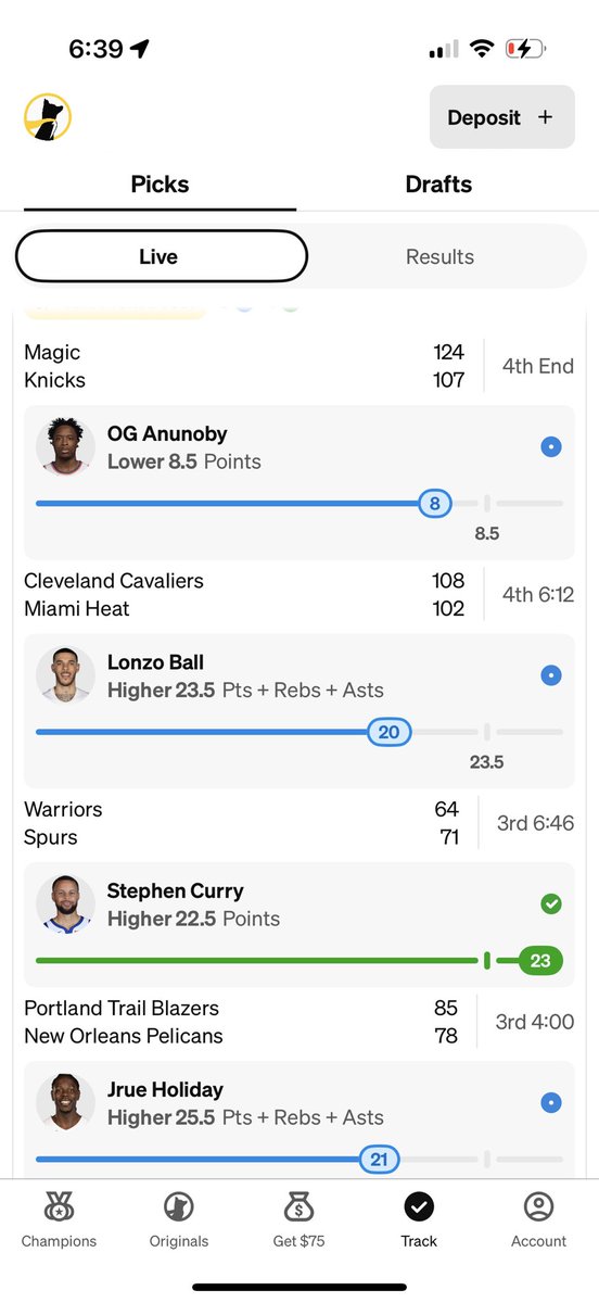 xoDimed's tweet photo. crazy thing is I thought I put lower on lonzo accidentally put over then he start hoopin inna 3rd had the 20 then he hit 18 min an they jus bench him close game they put everyone else but bro in whole 4th https://t.co/M0UiJFF6mc