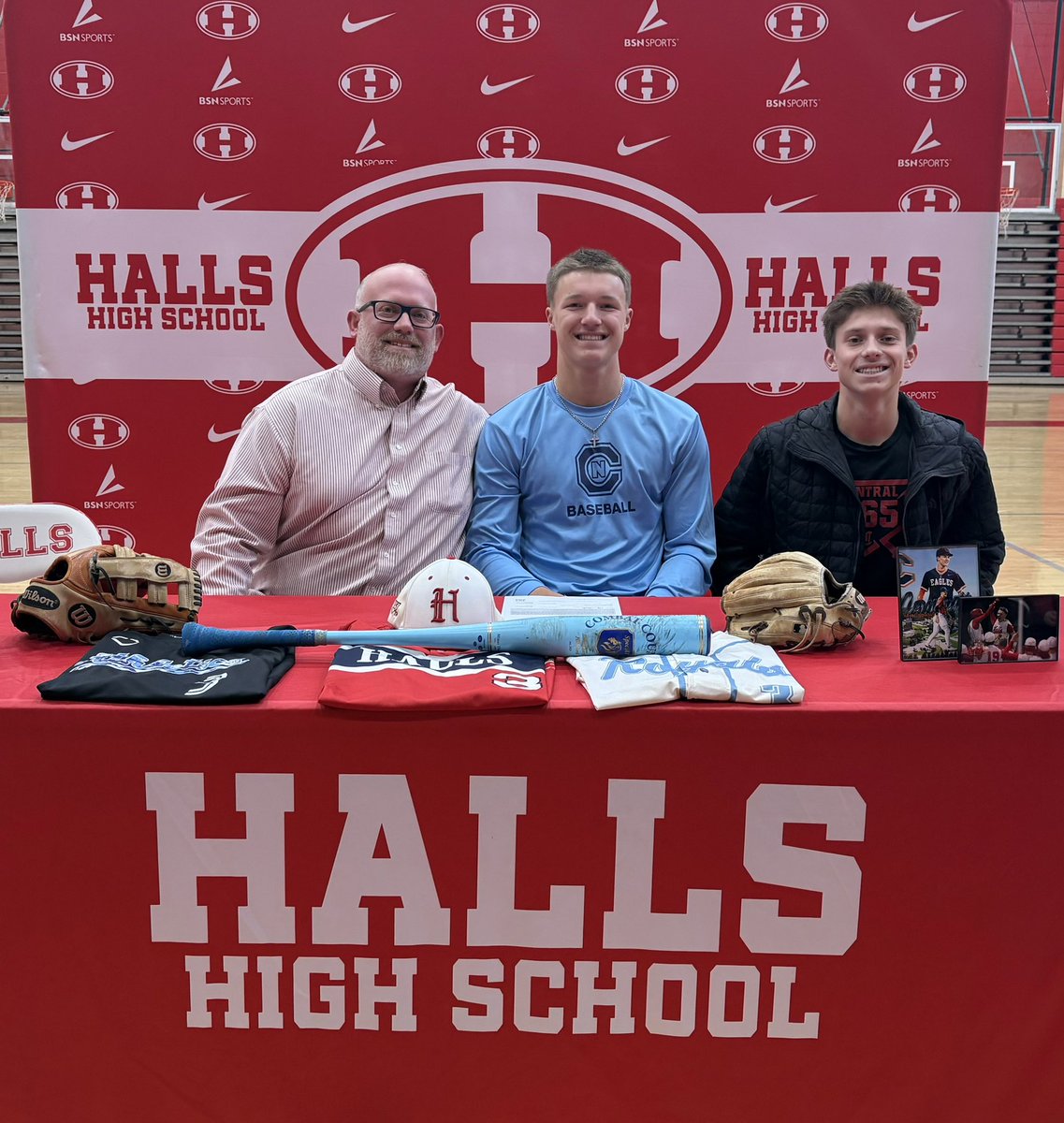 BKRoyalsBlue17u tweet media