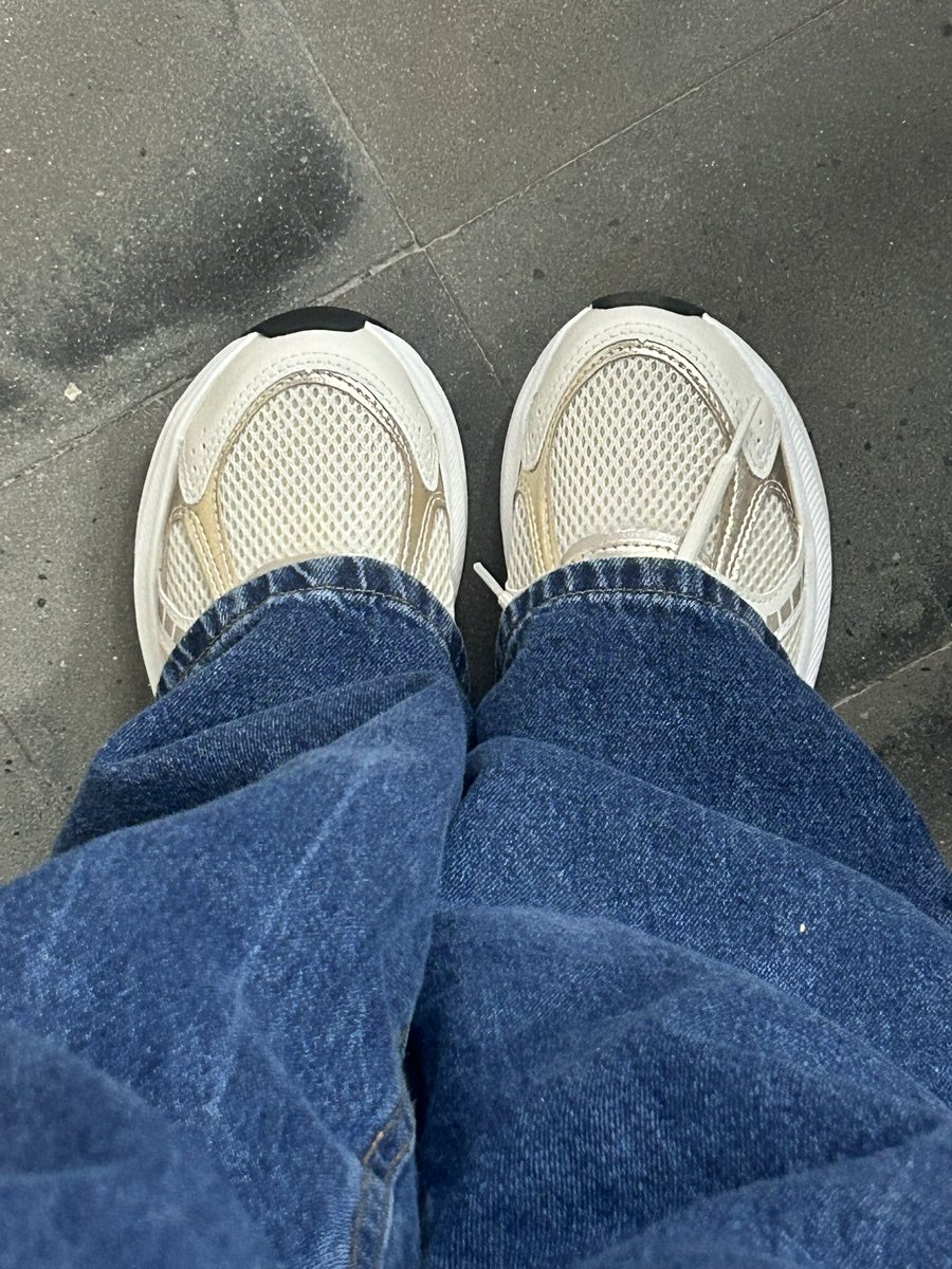 manonisreading's tweet image. Vim num conceito gerluce hoje pra escola #TresGracas