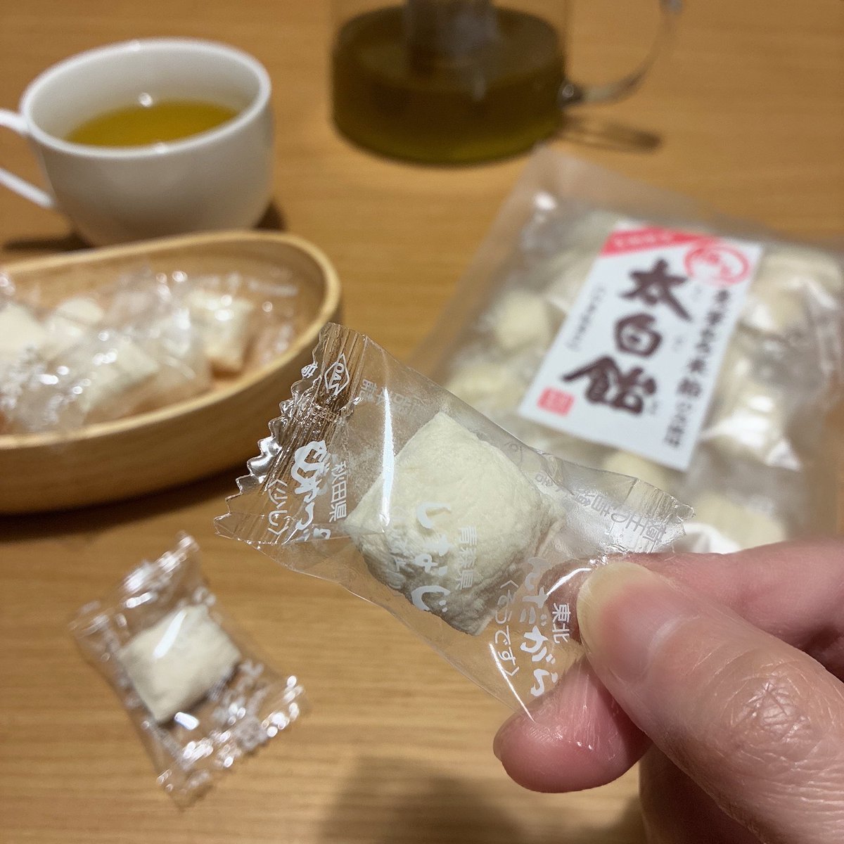 ＼太白飴を愉しむ冬／

『たいはくあめ』は、米飴を昔ながらの製法でじっくり煮詰めた砂糖不使用の”純粋な”飴。
お米の優しい甘さが口いっぱいに広がる冬のキャンディーをゆっくりお愉しみください✨

太白飴についてはこちら🍬
zao-ame.co.jp/item/taihaku-c…