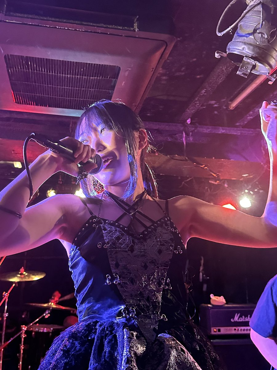 MuvTbDl51nxzoHi's tweet photo. #MetalHelix
#VoカルYuRiの4枚
#新宿アンチノック
(2025.11.12) どのバンドにも負けない素晴らしいパフォーマンスでした。Voカル迫力出てきたネ!次は1月の主催たネ! https://t.co/d9dfOyqsuB