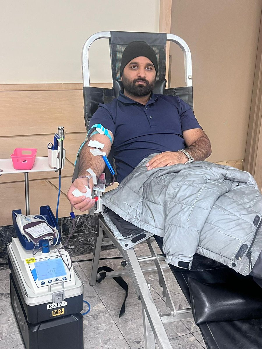 AMYA_SIMCOE's tweet photo. Beautiful act of unity today at @holy_martyrs Church 🩸

Grateful for our youth and volunteers who joined hands in giving blood, showing that compassion knows no boundaries. 

#MuslimYouth #Mercy4Mankind #CanadasLifeline https://t.co/IEOfncTQpF