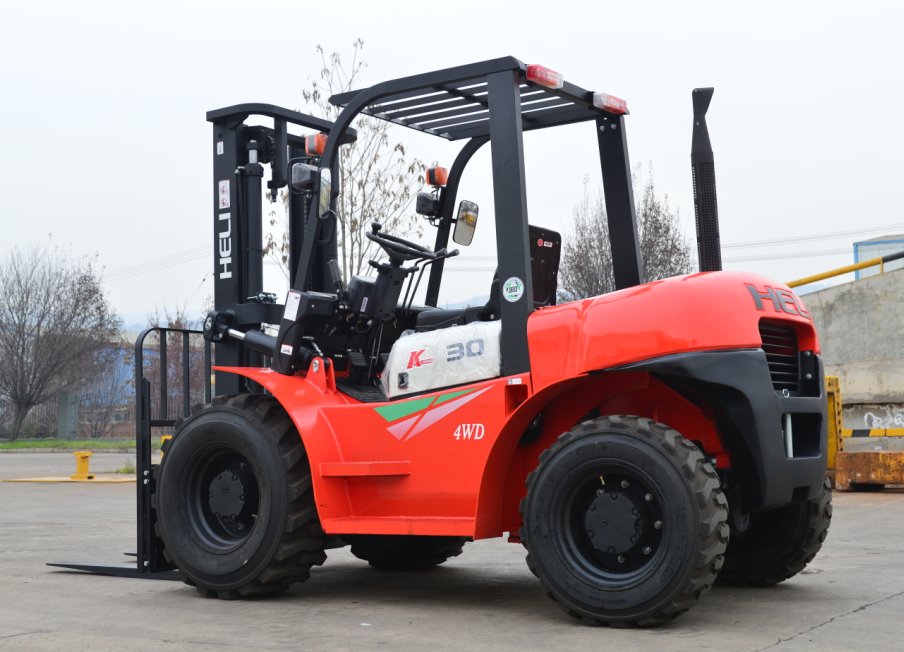 JuneLi_03's tweet photo. HELI Rough Terrain Forklift 2WD/ 4WD Welcome to inquiry https://t.co/jfHSgCBAuk