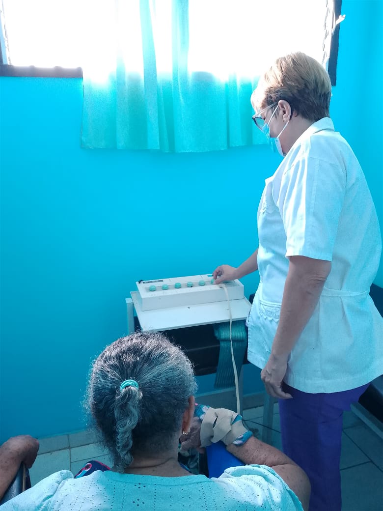 La labor diaria de los profesionales pertenecientes a la Sala de Rehabilitación Integral (SRI) Manuelita Sáenz,ubicada en el municipio Leonardo Infante se caracteriza por ser excelente. Estos profesionales garantizan una atención integral y con calidad.  
#CubaPorLaVida
