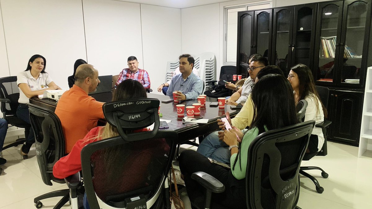🤝 Trabajamos junto a la Secretaria de Gobierno de Ibagué analizando el plan de seguridad para comerciantes en esta temporada y revisando la documentación necesaria para el buen desarrollo de los eventos empresariales.

#Ibagué #Seguridad #TrabajoArticulado