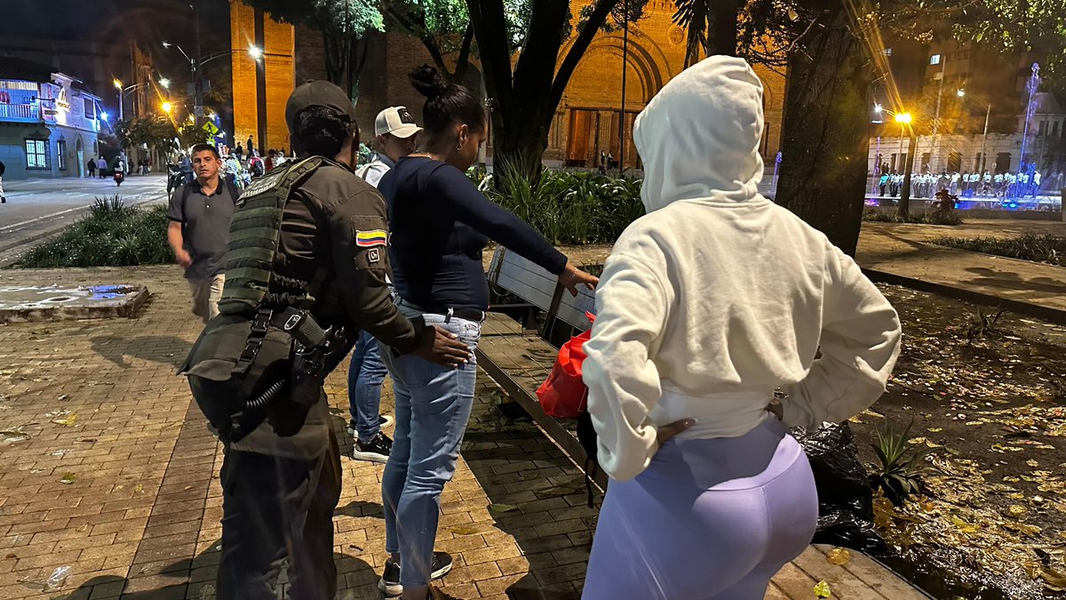 ManuelVillaMe's tweet photo. 🚨‼️En este momento estamos en la calle, con autoridad, orden y en articulación con Policía y el Ejército. 

Realizamos plan contra el hurto, cada acción está orientada a proteger a la gente y a enfrentar con toda la autoridad a quien incumpla la ley. https://t.co/6Cr7xCm8v6
