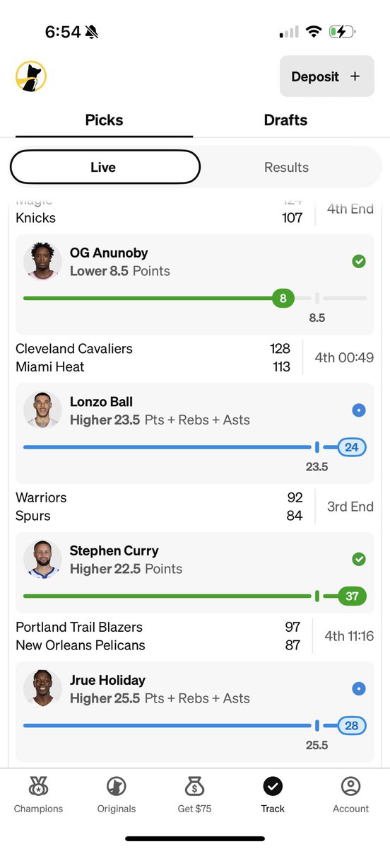 xoDimed's tweet photo. fuck nvm he came in w 2 min les go lonzo https://t.co/yem20vYsCG