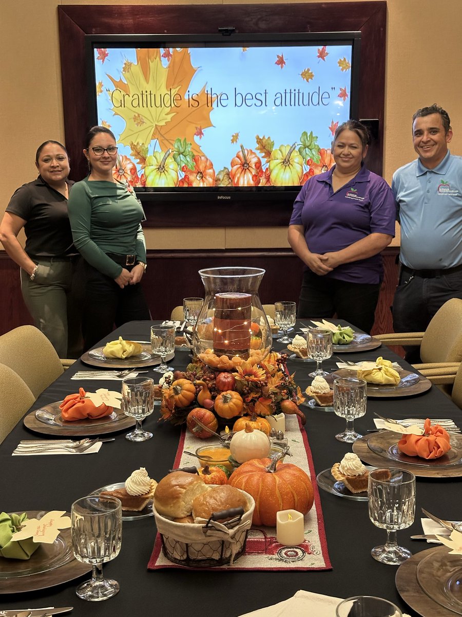 A delicious Thanksgiving feast prepared by our Sambrano team for our 
Board of Trustees 😋 
#HappyThanksgiving 
#SanEliManoAMano