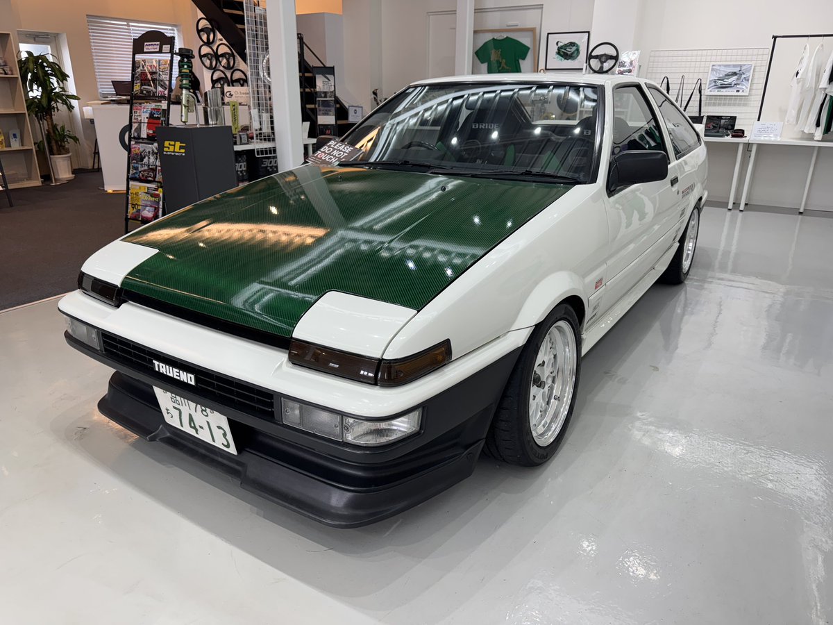 hiro23_nismo's tweet photo. @k1tsuchiya
昨日初めてG.baseにお邪魔しました。
豆号とクロハチにテンション爆上がり!
お店も綺麗でプリンとラテも美味しかったです。
ダルマさんとパーカー買っちゃいました。
またお邪魔させていただきます。
#G_base
#土屋圭市
#HINANO_KITCHEN https://t.co/iblwo1OR4e
