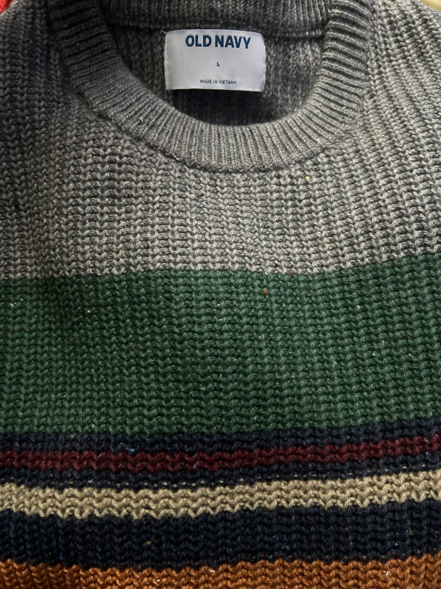 cool2bjules's tweet photo. Me: what did I order from Old Navy🤔 when my whole order went through the Gap website? (I know Gap and Old Navy are owned by same group) but I wasn’t expecting my sweater to come from Old Navy when it was ordered from the @Gap  😂 question of the day…was it cheaper at Old Navy🧐 https://t.co/u8XAyVTpw6
