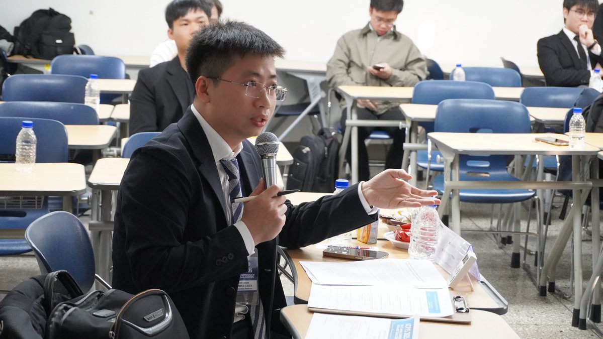 What it looks like ...
when a tech founder speaks as a section chair!