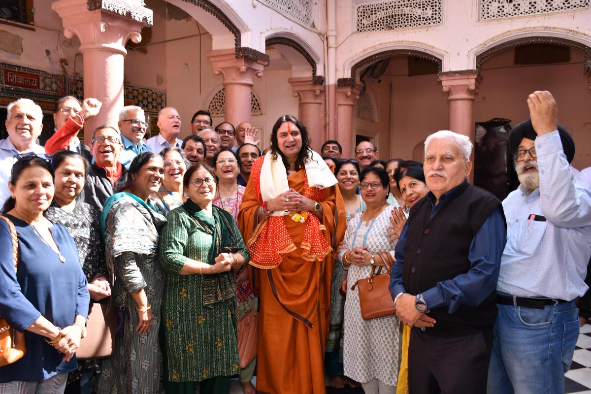 शक्ति, करुणा और संरक्षण की प्रतीक शाकंभरी माता मंदिर (सांभर लेक) के दर्शन किए और प्रदेश में हो रही दुर्घटनाओं से राहत एवं प्रत्येक परिवार को सुरक्षित रखने की कामना की।