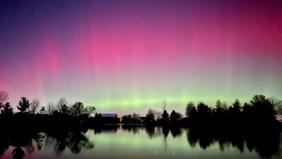 THEY’RE BAAACK! Brilliant Northern lights near Archbold, OH. 💜🩷💚 #aurora #NorthernLights 

Rita Schrock Bilen