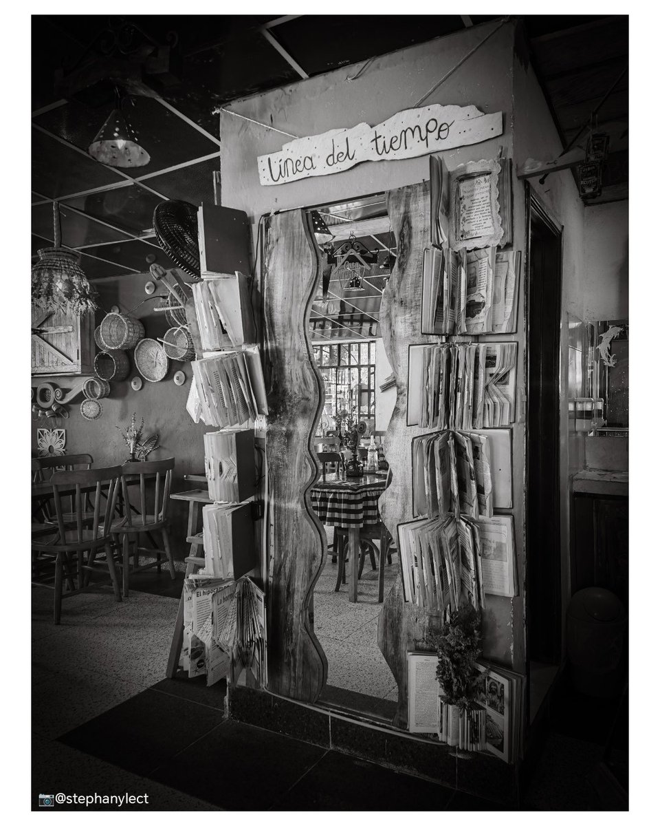 stephanyLect's tweet image. “La única manera de continuar en vida es manteniendo templada la cuerda de nuestro espíritu, tenso el arco, apuntando hacia el futuro&quot;.

—Julio Ramón Ribeyro/ Prosas apátridas 

Edición:@Seix_Barral 
#book #books #photograghy