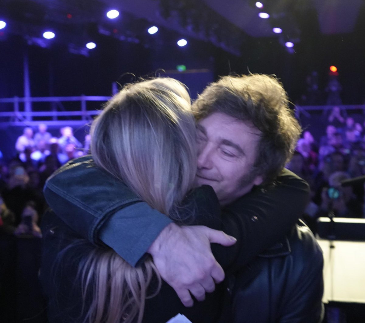 Si ellos están bien, NADA podrá detener el avance de la libertad.

Unas PASO nada más ni nada menos que Presidenciales en 2023, obtuvimos 7.3 Millones de votos, y en OCT 2025 pasamos a 9.3 millones de votos, siendo apenas unas legislativas.

Gracias <a href="/JMilei/">Javier Milei</a> y <a href="/KarinaMileiOk/">Karina Milei</a>.