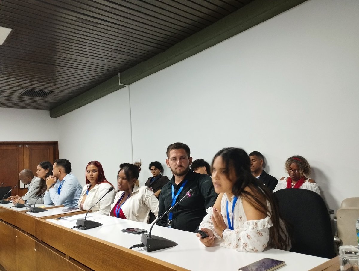 MariaLuisa2023's tweet photo. Ha sido un privilegio impartir la conf magistral en el Encuentro de Estudiantes #AFIDE2025 con la presencia del Presidente @InderCuba y jóvenes de 20 Universidades @CubaMES
Seguimos trabajando juntos para fortalecer el Sistema deportivo🇨🇺 con ciencia e #innovación. @ArmandoRguezB https://t.co/rwiJfxZQW0