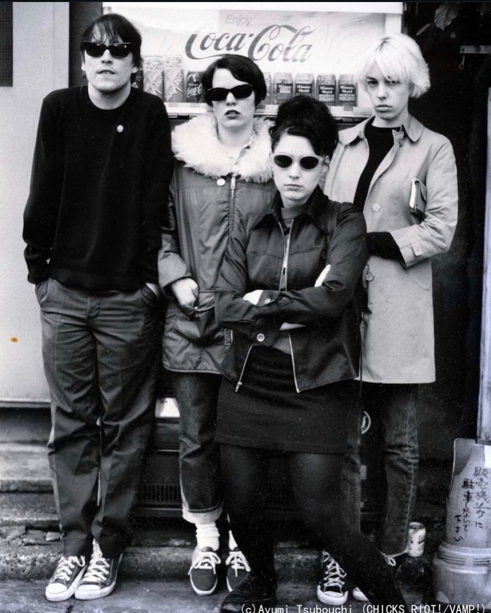 VAMPGRRRL's tweet photo. Happy Birthday Kathleen Hanna㊗️
#KathleenHanna
#BikiniKill
#LeTigre
#TheJulieRuin https://t.co/bUiZbbz6SC