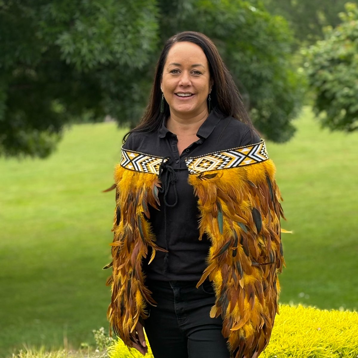 UPLNewZealand's tweet photo. Last week the #UPLNZ team proudly presented a korowai to Sarah Dewes, our new &amp; first female Country Head for UPL APAC, alongside her whānau. The korowai was sourced from her iwi Ngāti Porou in recognition of her appointment &amp; the incredible mahi that led to this achievement. 🥳 https://t.co/6tzz0ywDQp