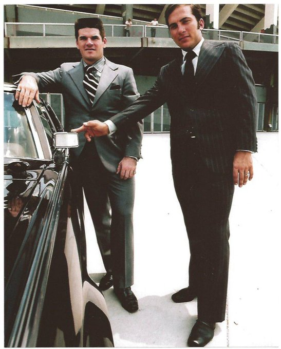 BBGreatMoments's tweet photo. Pete Rose and Johnny Bench
https://t.co/Az3oN8v4WT