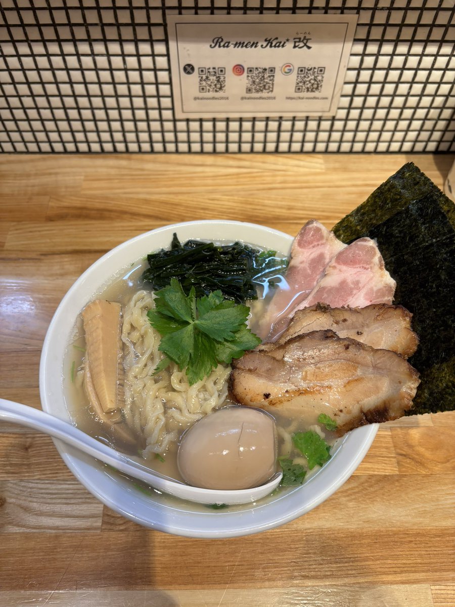 kotobukiyu1010's tweet image. おはようございます☀寿湯本日も開店しました😊

本日の薬湯

🍍パインアメの湯🍍

寒くなってきたので是非温まりに来て下さい♨️私は寒い日銭湯に行って大好きなラーメンを食べて寒さ対策してます🍜おすぎでした🏃‍♀️

ラーメンは蔵前のらーめん改