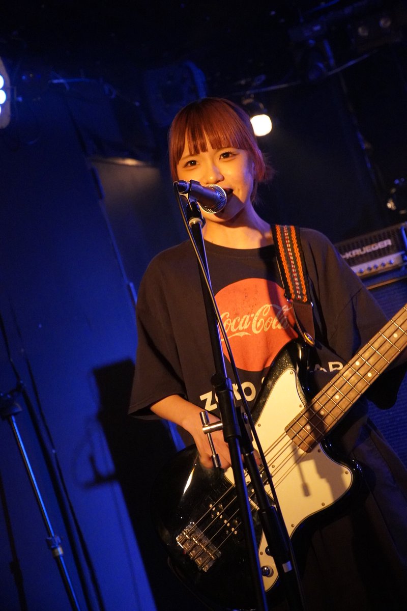 317ChelsyReaL's tweet image. 昨日のトップバッターは初見のギムザ♪
京都のベースボーカル3ピース♪
盛り上がる楽曲からしっとりな楽曲まで、楽しそうなパフォーマンスが印象的♪
また次会う時までに3人ともサイン考えといてね♪(*¯ᵕ¯*)

#ギムザ
#三国ヶ丘FUZZ
#FUZZFES2025