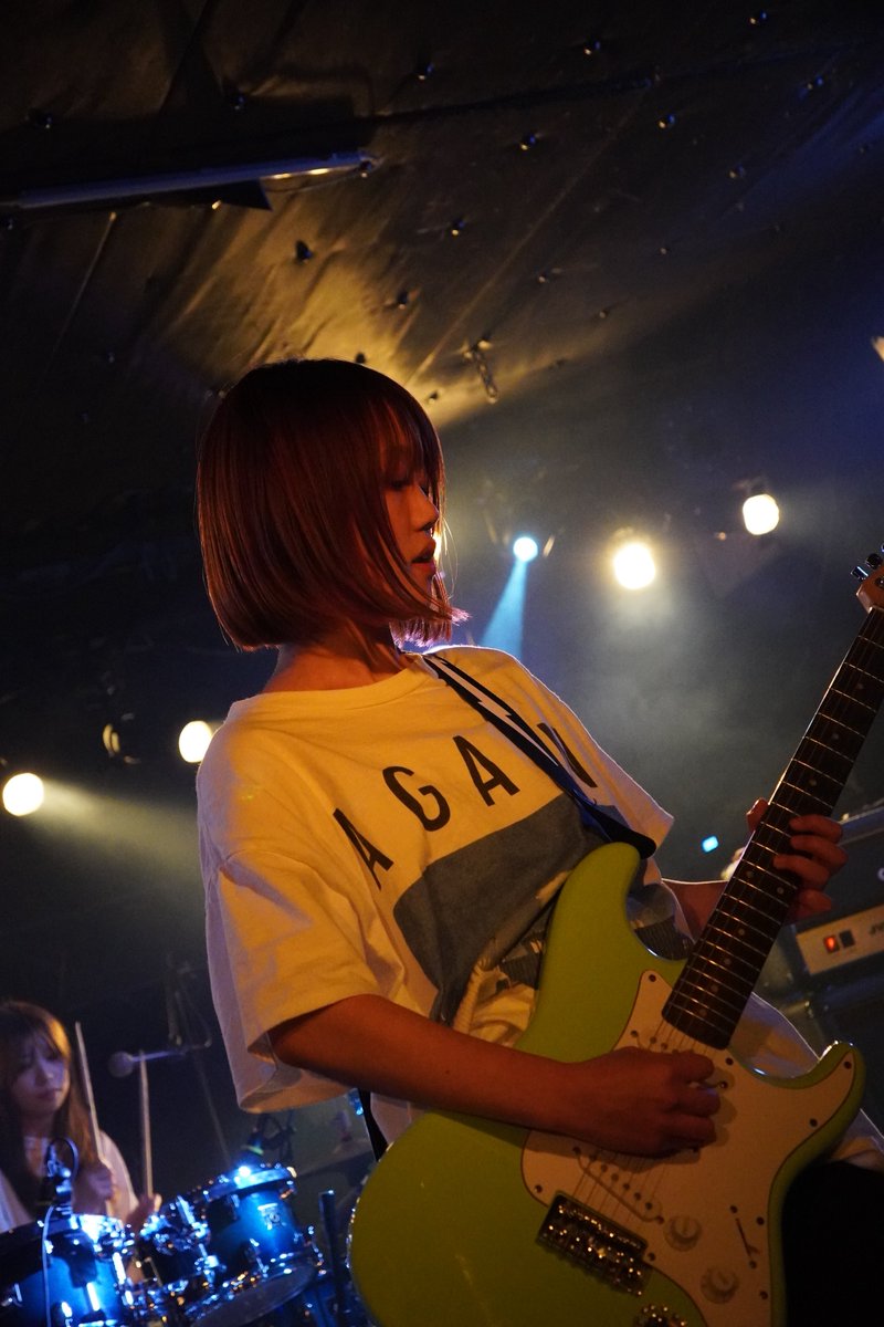 317ChelsyReaL's tweet image. 昨日のトップバッターは初見のギムザ♪
京都のベースボーカル3ピース♪
盛り上がる楽曲からしっとりな楽曲まで、楽しそうなパフォーマンスが印象的♪
また次会う時までに3人ともサイン考えといてね♪(*¯ᵕ¯*)

#ギムザ
#三国ヶ丘FUZZ
#FUZZFES2025