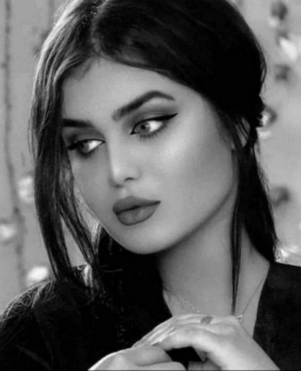 #خواطر_واقلام_تعبر

أنا أحبُ التّعامل بالإحترام والتّقدير، وأحترم الحرية الشّخصية لكن بمراعاة حقوق الآخرين. طيبتي ولباقتي في التّعامل لا تعكس ضُعفا، بل تعبّر عن تربيتي وقيَّمي،ليست عزّة النّفس تكبراً، بل هي قدرتي على التّباعد عن كل ما يقلّل من قيمتي،أرفع مستوى كلماتي لا صوتي
🤍